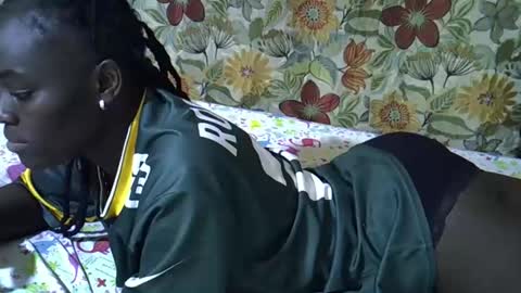 Snapshot of lora_amor chatting on April 23, 2026, 12:29 pm lora_amor online show from April 23, 2026, 12:29 pm