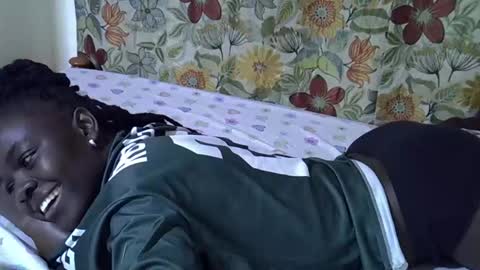 Snapshot of lora_amor chatting on April 25, 2026, 4:15 am lora_amor online show from April 25, 2026, 4:15 am