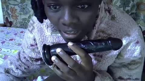 Snapshot of lora_amor chatting on May 4, 2026, 10:39 pm lora_amor online show from May 4, 2026, 10:39 pm