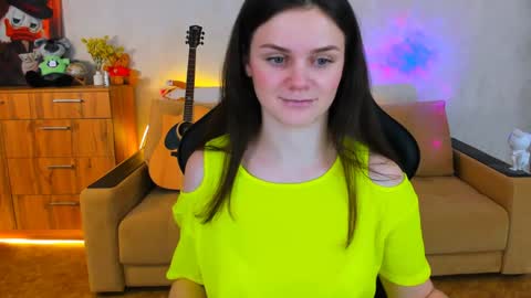 Lora Cain online show from December 5, 2024, 2:22 pm