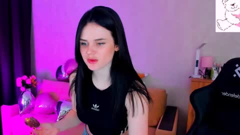 Lora Cain online show from February 22, 2025, 5:24 pm