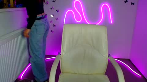 Snapshot of lora_kisses chatting on July 6, 2026, 5:26 am Lora online show from July 6, 2026, 5:26 am