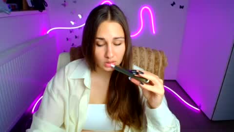 Snapshot of lora_kisses chatting on July 15, 2026, 5:45 am Lora online show from July 15, 2026, 5:45 am