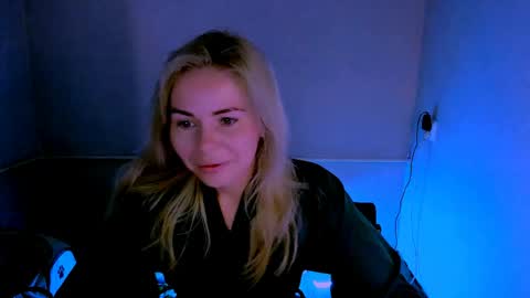 Lora online show from April 16, 2026, 2:23 am