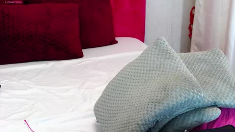 Snapshot of loradelniro1 chatting on December 9, 2024, 4:37 pm loradelniro1 online show from December 9, 2024, 4:37 pm