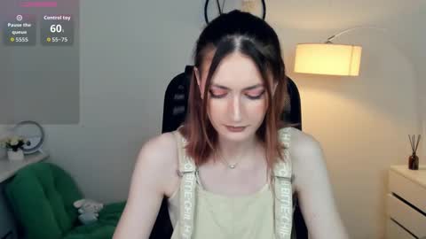 Lora online show from November 28, 2025, 9:34 am