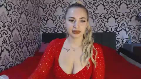 Snapshot of lorasinclare chatting on October 16, 2025, 9:10 am Queen LoraSinClare online show from October 16, 2025, 9:10 am