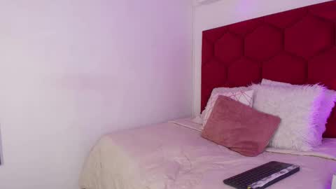 LORELI online show from September 12, 2025, 3:28 am