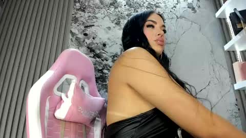 Snapshot of loren_baker chatting on May 6, 2026, 11:04 am Doll Queen online show from May 6, 2026, 11:04 am