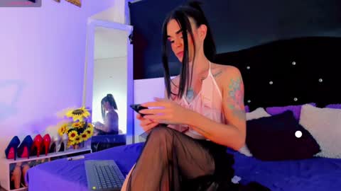 lesly lorena online show from December 25, 2024, 6:52 am