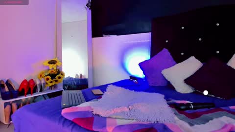 lesly lorena online show from December 27, 2024, 7:08 am