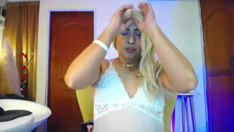 lorena_sexy__ online show from July 27, 2026, 2:35 pm