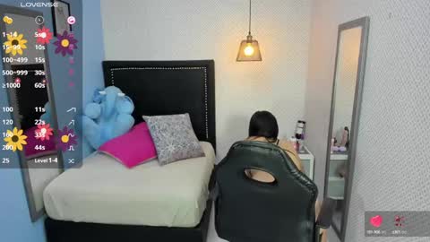 Snapshot of lorenadavies chatting on February 5, 2025, 12:17 pm lorenadavies online show from February 5, 2025, 12:17 pm