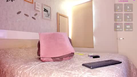 Loren online show from November 18, 2025, 6:23 pm