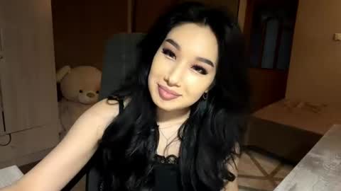 Snapshot of loreneoertel chatting on June 9, 2026, 2:06 pm Kira online show from June 9, 2026, 2:06 pm