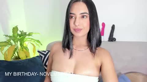 L O R E N online show from November 10, 2025, 11:15 pm