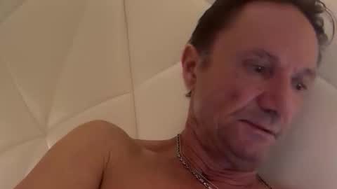 lorenz_muc online show from February 18, 2026, 12:28 am