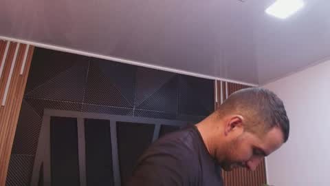  L O R E N Z O  Thumbs Up help  online show from April 4, 2026, 5:21 pm