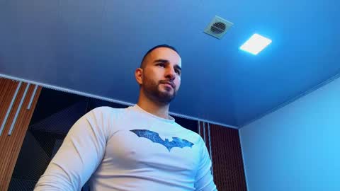 Snapshot of lorenzo_walker_ chatting on April 25, 2026, 11:13 am L O R E N Z O Thumbs Up help online show from April 25, 2026, 11:13 am