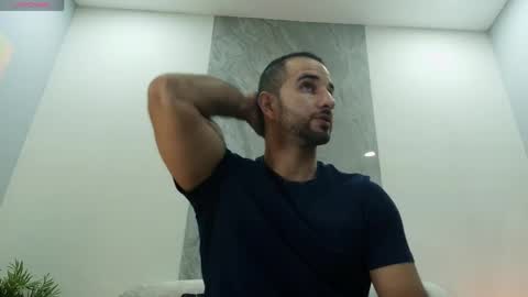 Snapshot of lorenzo_walker_ chatting on May 29, 2026, 11:08 am L O R E N Z O Thumbs Up help online show from May 29, 2026, 11:08 am