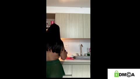 Snapshot of loreth_jw chatting on April 15, 2026, 7:58 pm Queen Loreth online show from April 15, 2026, 7:58 pm