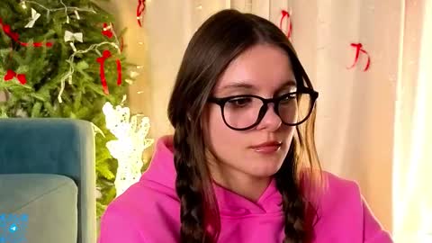 Snapshot of lorettadunnelli chatting on December 18, 2025, 6:03 pm Chloe for Fan BlackHole online show from December 18, 2025, 6:03 pm