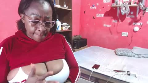 loretybighot online show from October 9, 2025, 12:03 pm