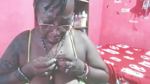 Snapshot of loretybighot chatting on May 9, 2026, 11:59 am loretybighot online show from May 9, 2026, 11:59 am