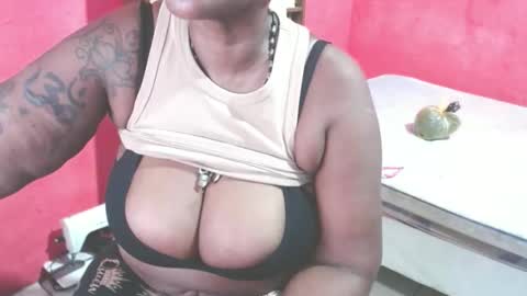 Snapshot of loretybighot chatting on May 11, 2026, 4:15 pm loretybighot online show from May 11, 2026, 4:15 pm