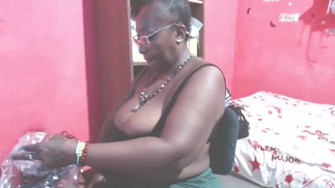 Snapshot of loretybighot chatting on May 17, 2026, 1:29 pm loretybighot online show from May 17, 2026, 1:29 pm