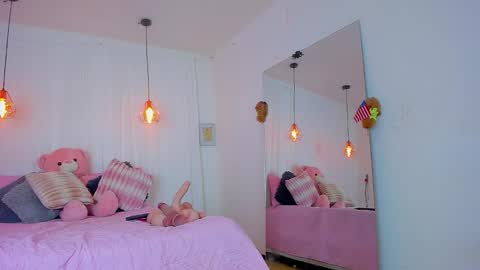 Lori Evans online show from November 10, 2025, 1:37 am