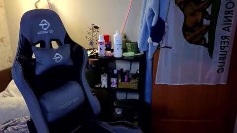 Lori -----------------------------------    online show from March 25, 2026, 4:35 pm