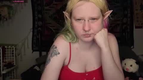 Snapshot of loricritter2 chatting on May 15, 2026, 11:01 pm Lori Critter online show from May 15, 2026, 11:01 pm