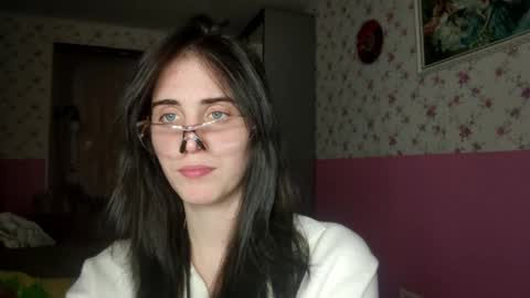 Kira online show from November 20, 2025, 3:45 pm