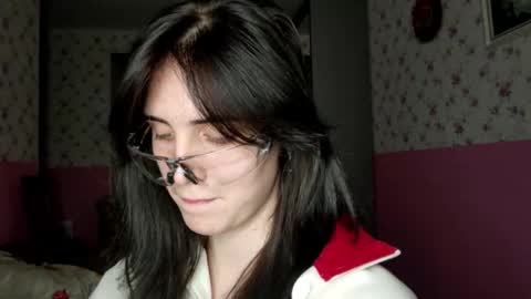 Kira online show from November 21, 2025, 3:44 pm