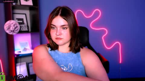 Lora for u online show from September 9, 2025, 7:13 pm