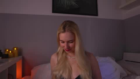 Snapshot of lorrie_love_story chatting on May 24, 2026, 12:43 pm Lorrie online show from May 24, 2026, 12:43 pm