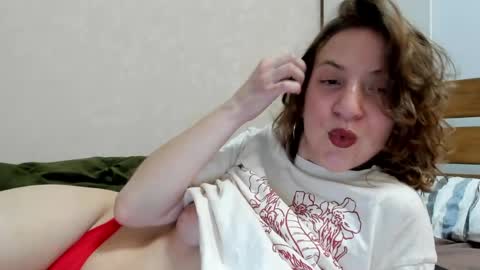 Snapshot of lost_moon chatting on April 24, 2026, 5:48 pm lost_moon online show from April 24, 2026, 5:48 pm
