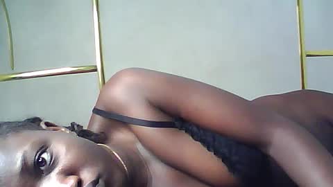 lotty_lavilla online show from June 17, 2026, 7:22 am