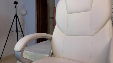  Lou Rosse  online show from December 19, 2024, 8:34 pm