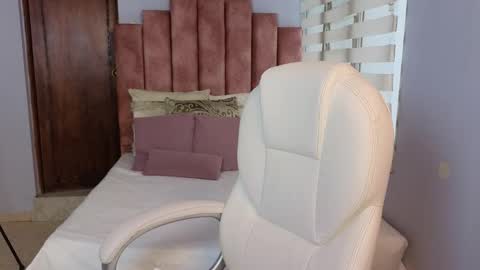  Lou Rosse  online show from February 25, 2025, 7:58 pm