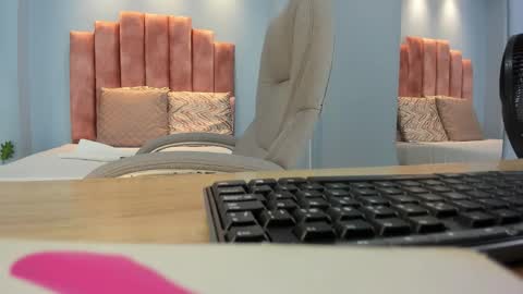  Lou Rosse  online show from December 13, 2025, 8:47 pm