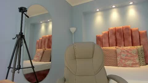Snapshot of lou_rosse chatting on June 9, 2026, 8:09 pm Lou Rosse online show from June 9, 2026, 8:09 pm
