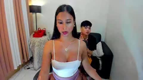 Snapshot of louie_cute_asian chatting on January 25, 2025, 12:37 pm Kylie online show from January 25, 2025, 12:37 pm