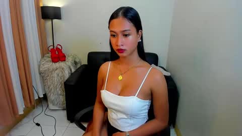 Snapshot of louie_cute_asian chatting on February 11, 2025, 3:08 am Kylie online show from February 11, 2025, 3:08 am