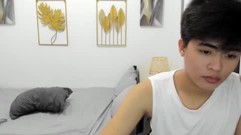 Snapshot of louie_cute_asian chatting on March 5, 2025, 3:51 pm Kylie online show from March 5, 2025, 3:51 pm