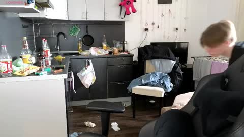 louie_evans online show from March 8, 2026, 6:50 am