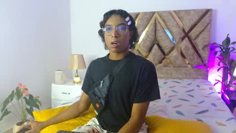 Snapshot of louis_hardstar chatting on December 9, 2024, 8:33 pm Louis Valdz online show from December 9, 2024, 8:33 pm