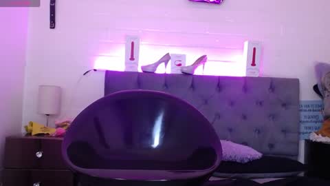 Snapshot of louise_nails chatting on January 14, 2025, 8:26 pm LouIse online show from January 14, 2025, 8:26 pm