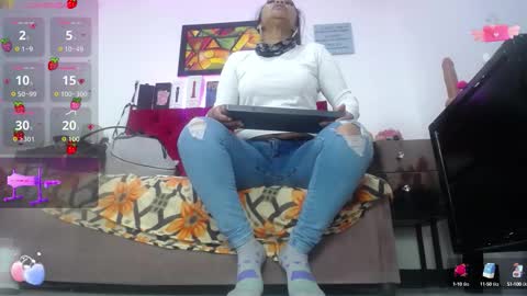 Snapshot of louise_nails chatting on September 15, 2025, 12:49 pm LouIse online show from September 15, 2025, 12:49 pm